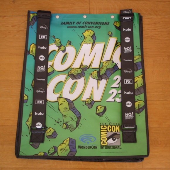 2/$12: SOLAR OPPOSITES Hulu Animayhem (2023) 19 x 23" - Picture 2 of 2